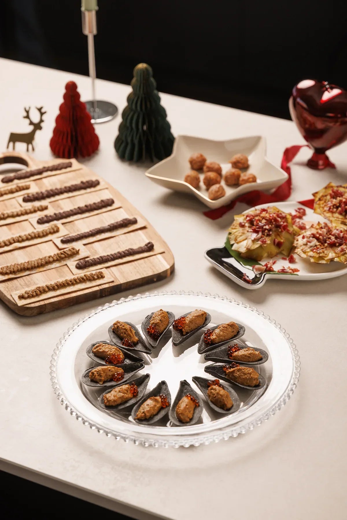 ¿No sabes qué servir esta Navidad? Inspírate con estas ideas de entrantes para triunfar en tu mesa con Sagó: foie, salmón, gildas, patés y más. Listos para abrir, calentar si procede y servir en casa.