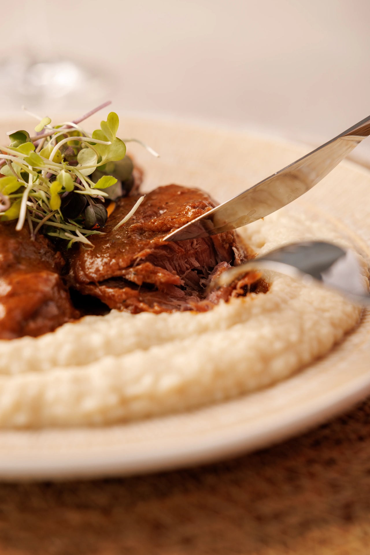 Carrilleras de Cerdo al Curry Rojo acompañado de Puré de Chirivía - SAGÓ