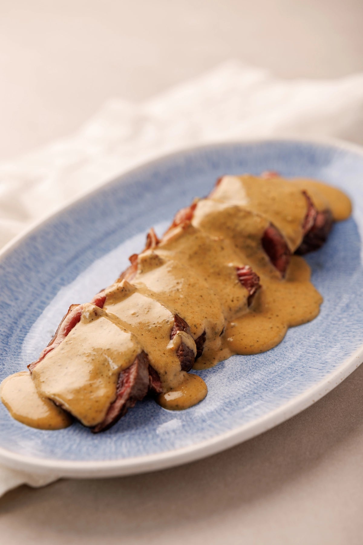 tataki ternera cebona salsa cafe paris