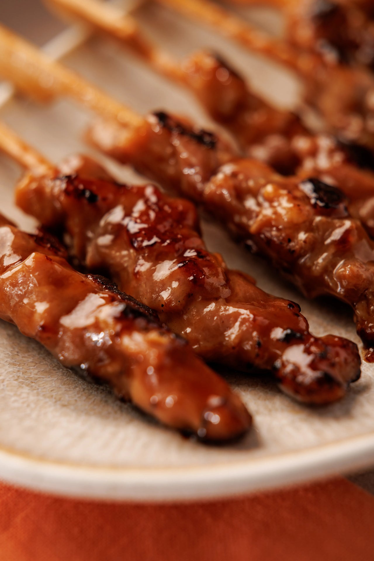 entrante japones brocheta pollo