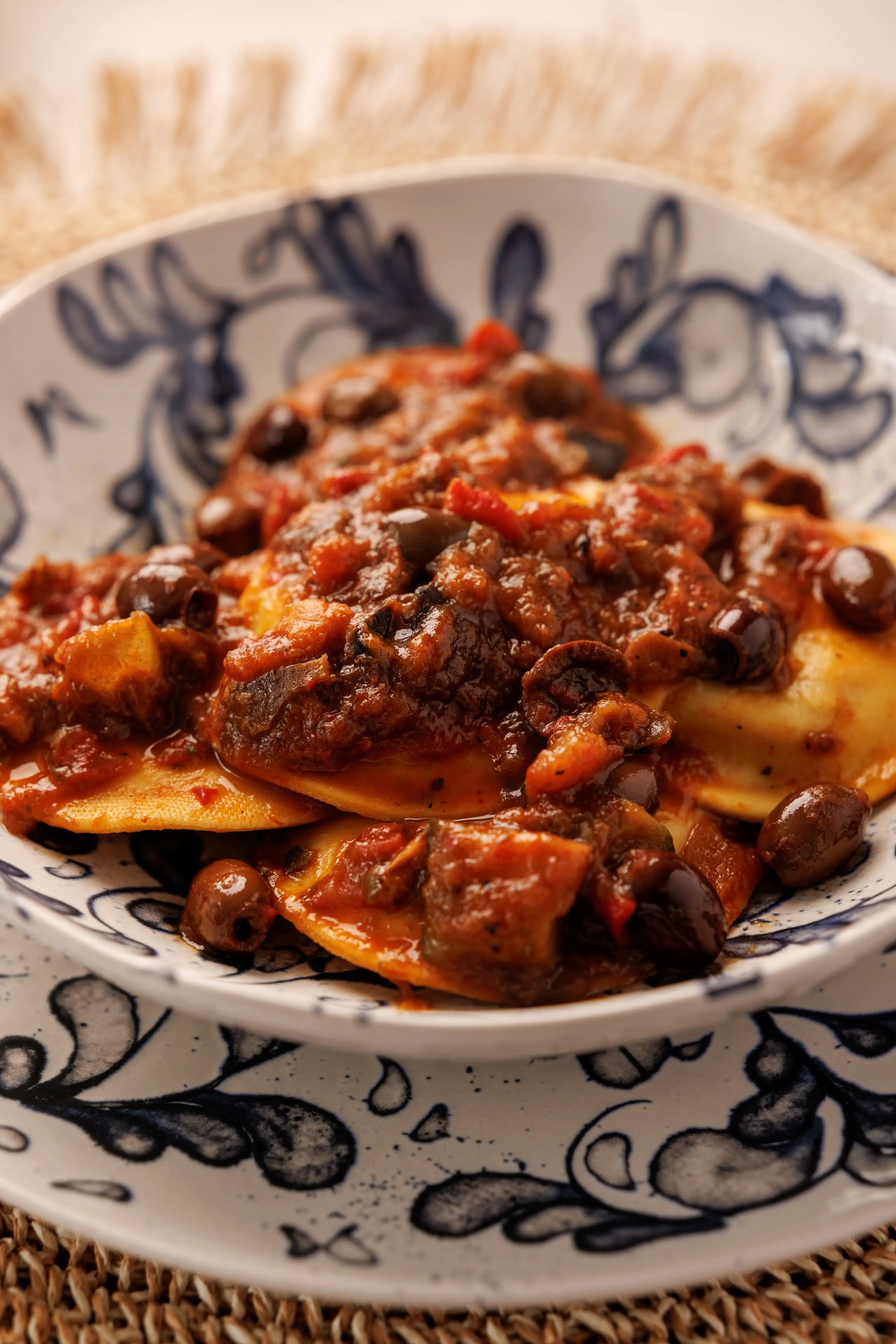 'Grande Ovale' de Pasta Fresca rellena de Berenjena y Scamorza con Salsa Caponata - SAGÓ