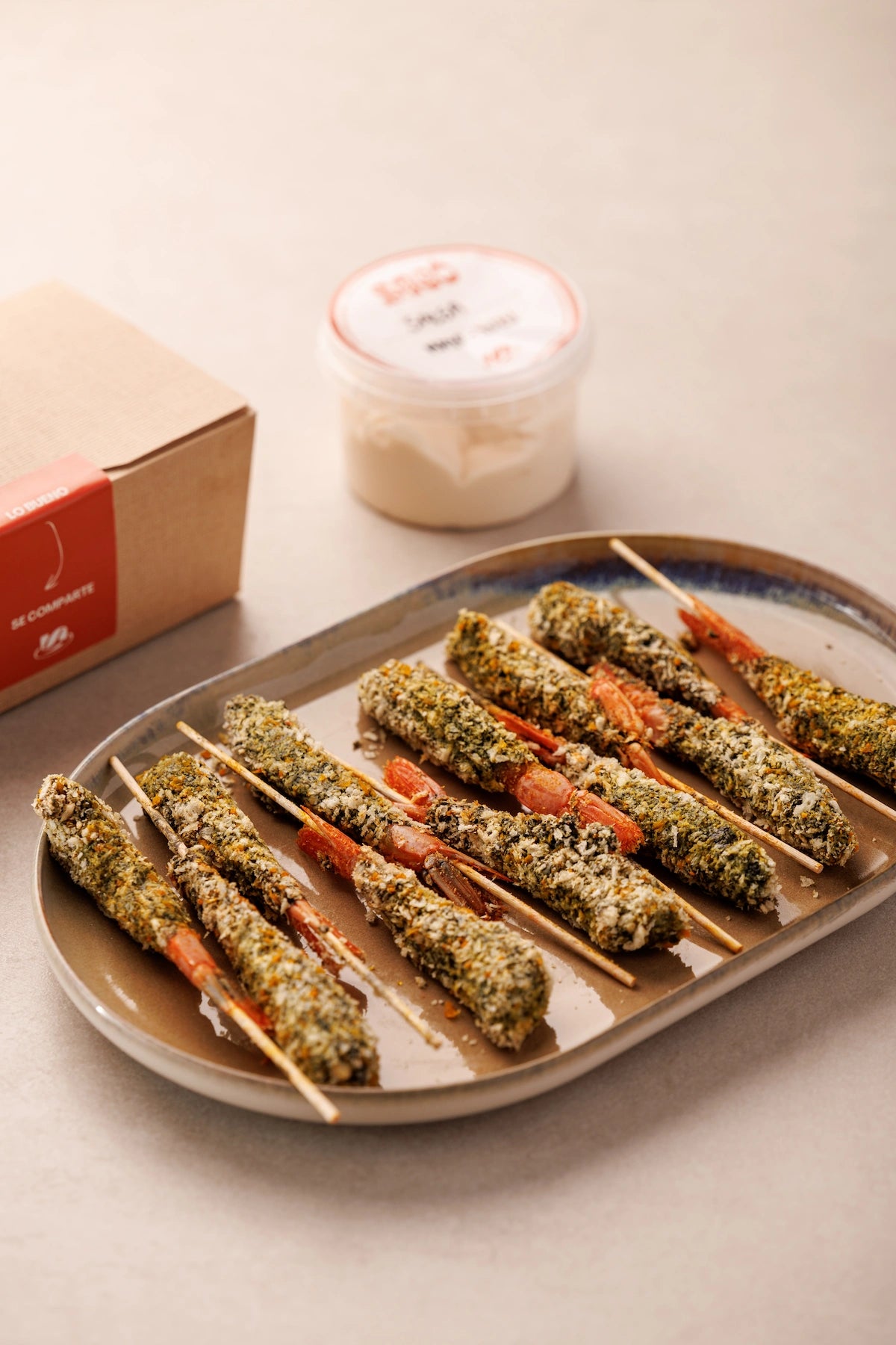 Brochetas de Langostino en Tempura Negra con Salsa Mayo-Yuzu (13 uds.) - SAGÓ