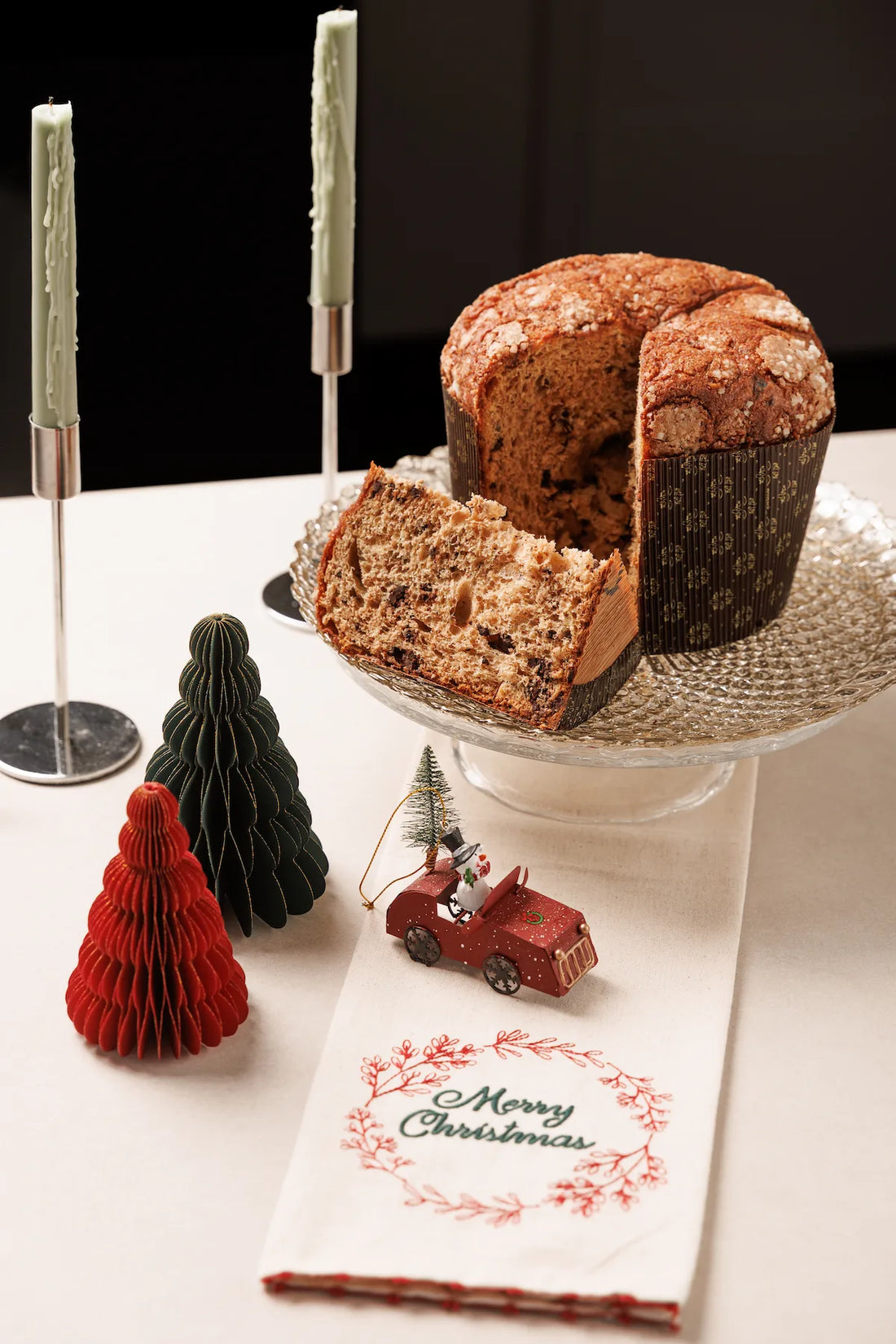 Descubre el arte de la sobremesa: qué es, por qué es vital en nuestra cultura, y 5 claves para prolongar la magia. Calidad Sagó para alargar tu momento de disfrute.