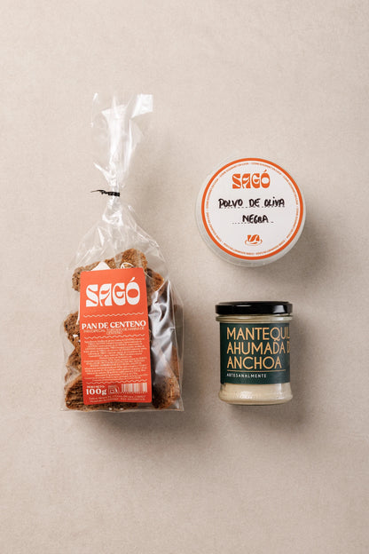 Crema de Mantequilla Ahumada de Anchoas con Polvo de Aceituna Negra y 'Crackers' de Centeno - SAGÓ