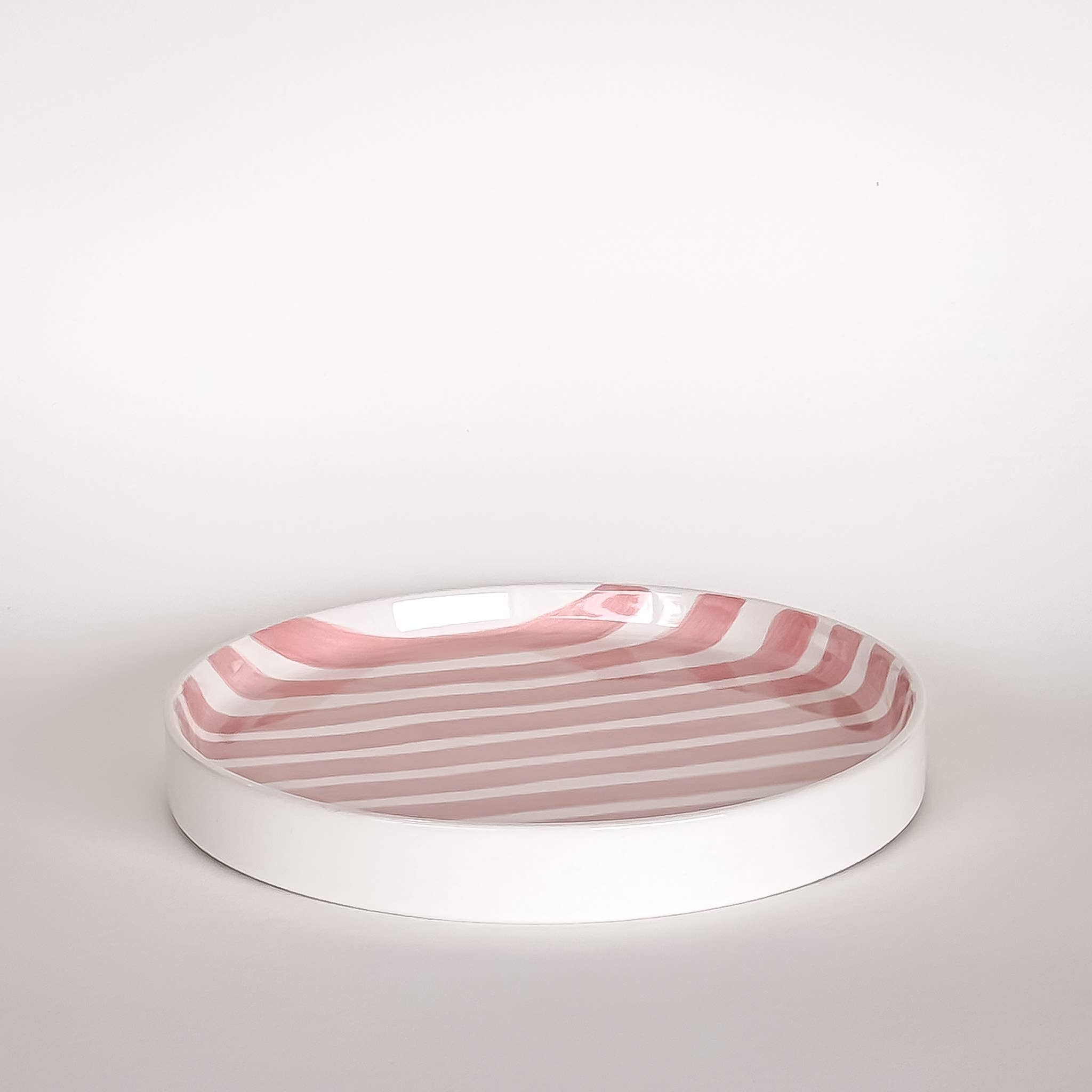 Plato Artesanal Rayas Rosas: Cerámica Italiana Pintada a Mano