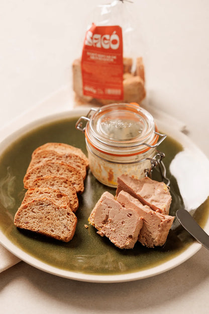 Bocal Foie Gras de Pato Entero "Mi-Cuit" con Tostaditas Crujientes de Mantequilla y Arándanos