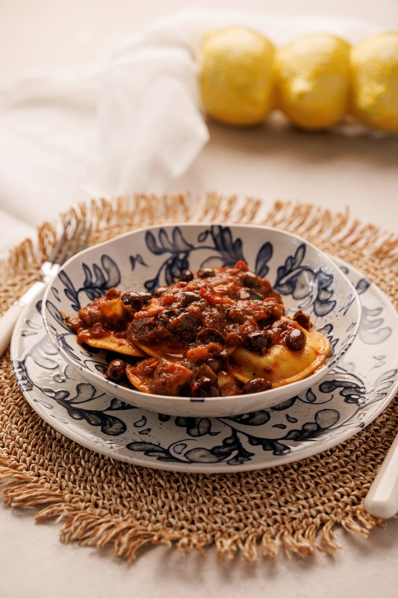 'Grande Ovale' de Pasta Fresca rellena de Berenjena y Scamorza con Salsa Caponata - SAGÓ