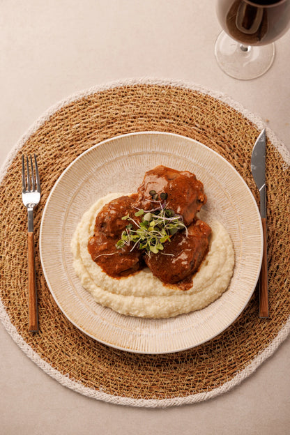 Carrilleras de Cerdo al Curry Rojo acompañado de Puré de Chirivía - SAGÓ