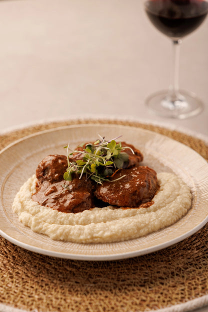 Carrilleras de Cerdo al Curry Rojo acompañado de Puré de Chirivía - SAGÓ