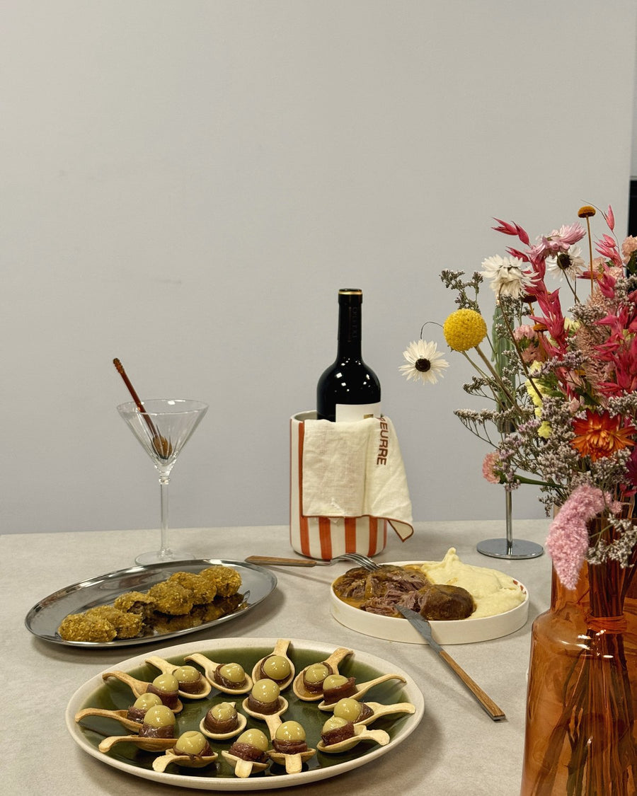Aperitivo de Sagó con gildas, vino y flores