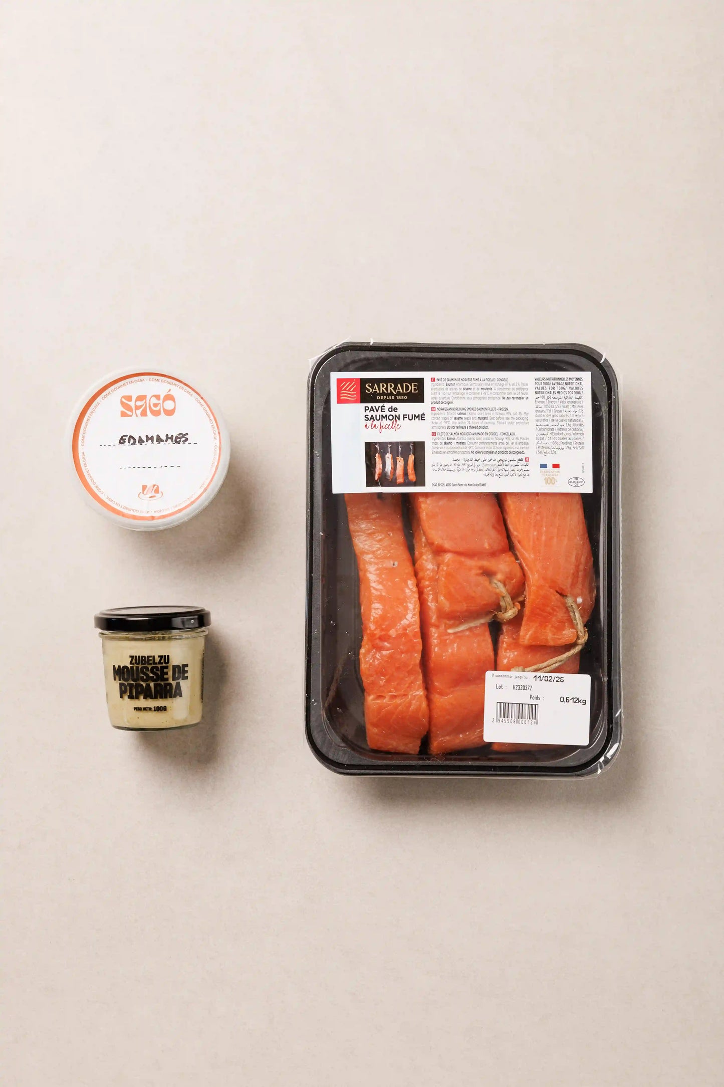 Lomos de Salmón Noruego Ahumado Natural con Cordel en Frío acompañado de Edamames y Mousse de Piparra (aprox. 6 pers.) - SAGÓ