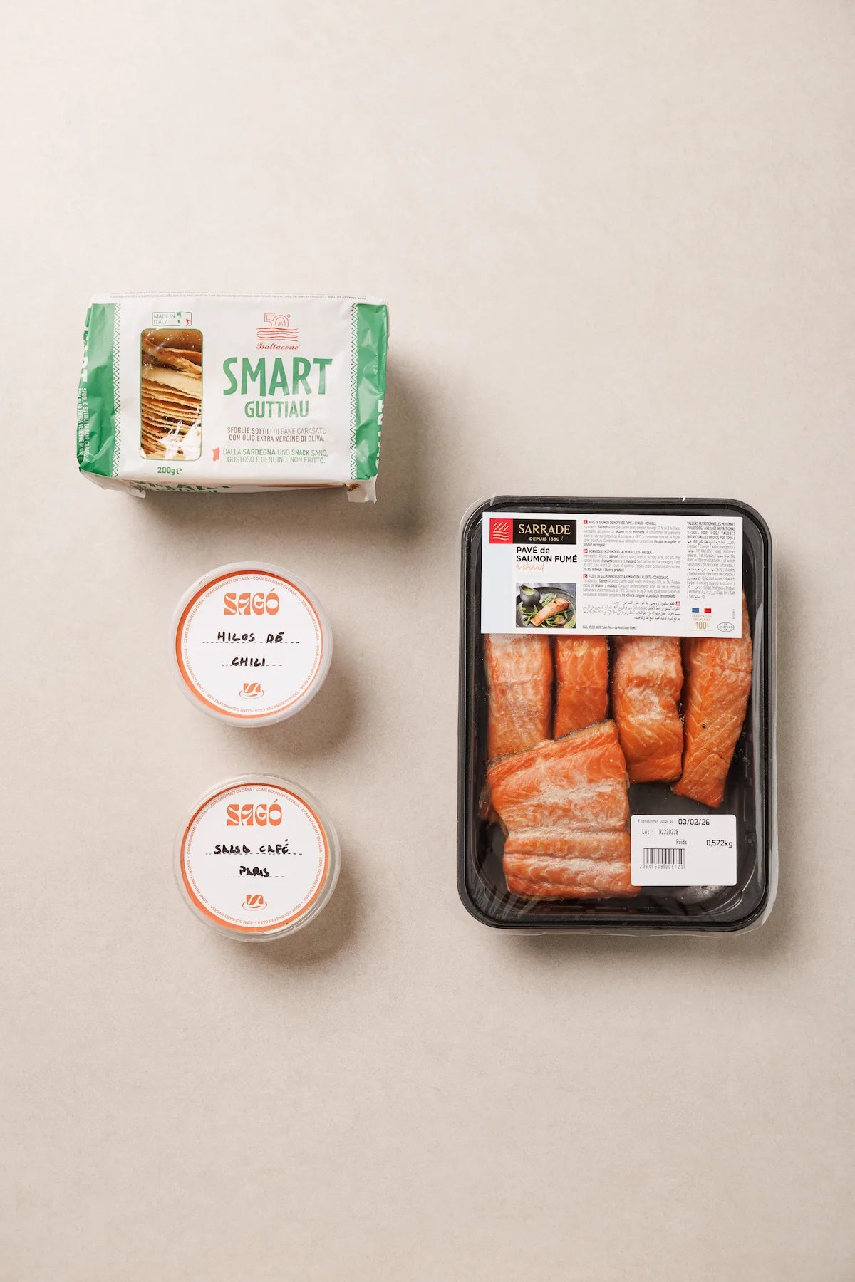 Lomos de Salmón Ahumado en Caliente con Salsa Mantequilla Café de París, Hilos de Chili y Pan Carasatu (aprox. 6 pers.)